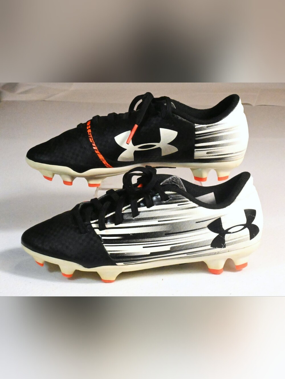 Under Armour Spotlight DL FG Jr Soccer Cleats 1289542-162 Youth Size 2 Bk/Wh